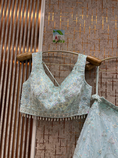 Conjunto de falda y top corto color azul cielo Khoobsurat.