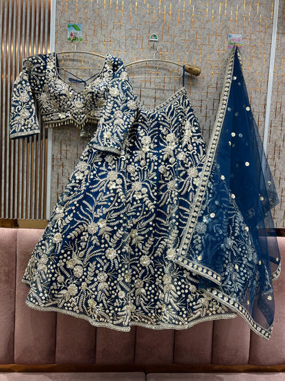 Atractivo top corto azul cielo Lehenga