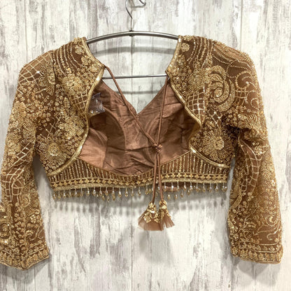 Atractivo conjunto de falda y top corto color azul cielo.