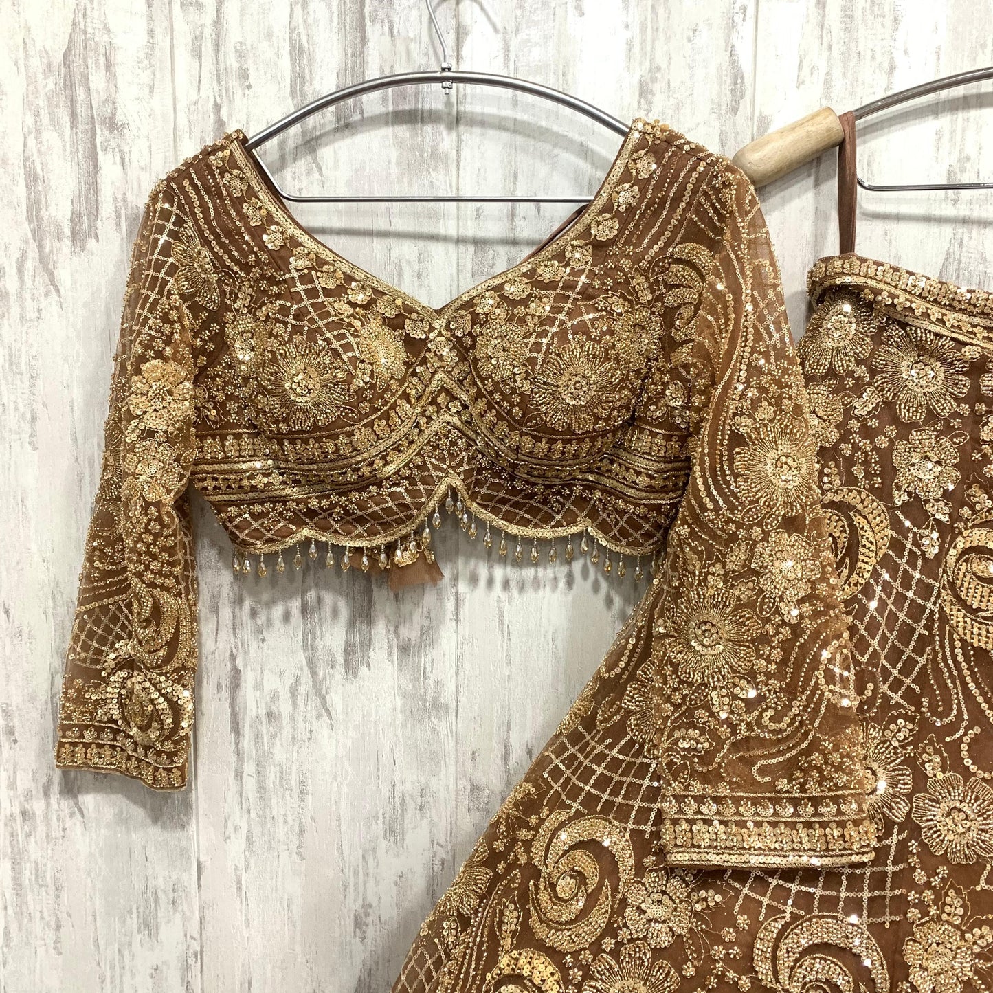 Atractivo conjunto de falda y top corto color azul cielo.