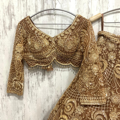 Atractivo conjunto de falda y top corto color azul cielo.