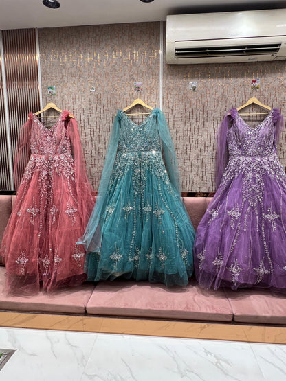 Impresionante vestido rosa, púrpura, lavanda y azul.