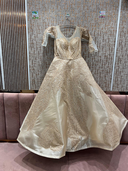 Charming golden gown