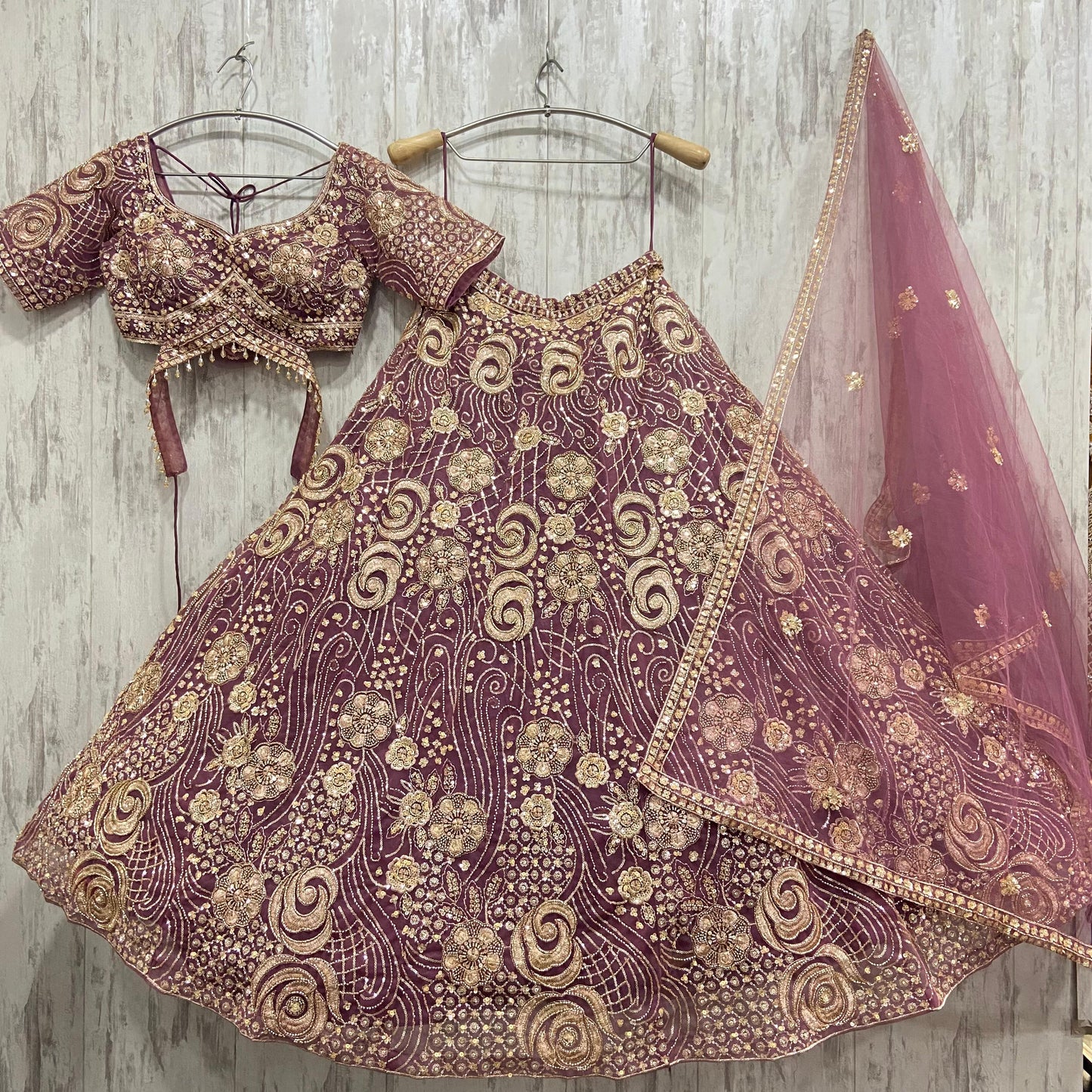 Precioso conjunto de top corto y falda larga color verde mar/azul.