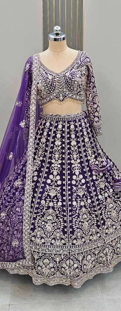 Elegante Lehenga color azul cielo con top corto.