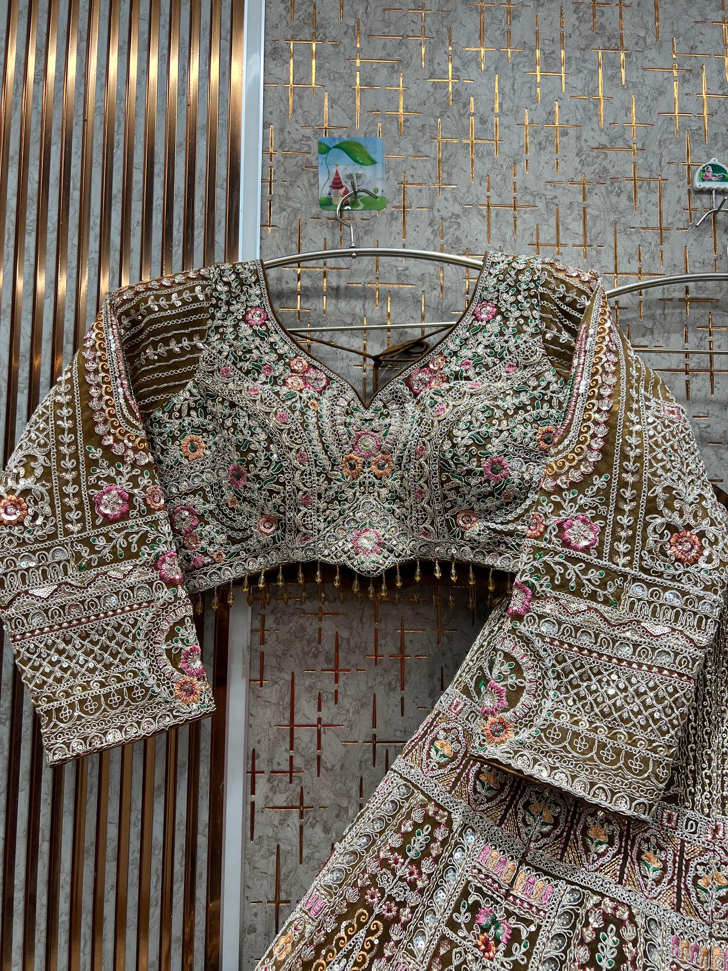 Conjunto de falda y top corto color azul cielo precioso.