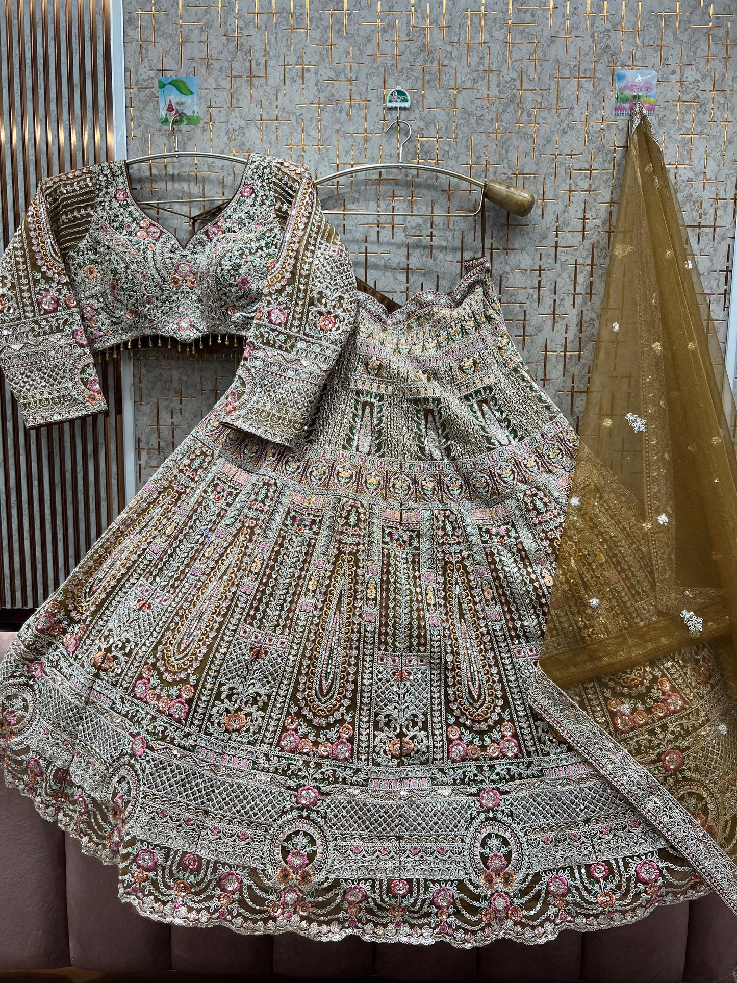 Conjunto de falda y top corto color azul cielo precioso.