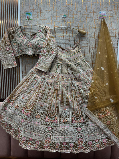 Conjunto de falda y top corto color azul cielo precioso.