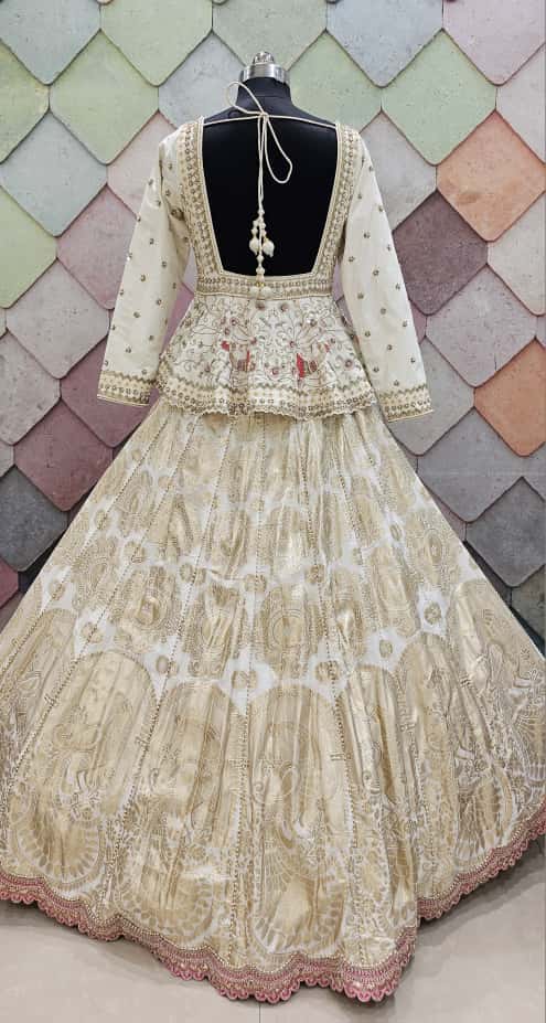 शुद्ध खांखीब बनारसी व्हाइट क्रॉप टॉप लेहंगा