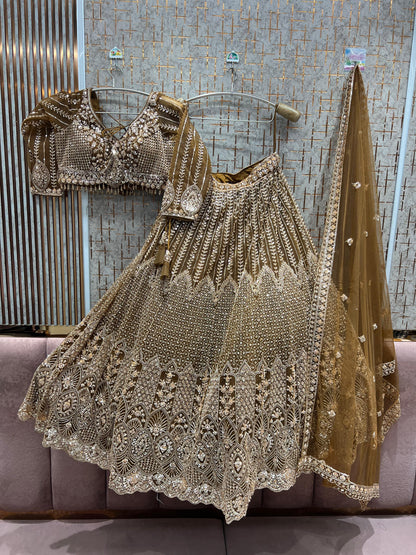 आकर्षक नीले रंग का क्रॉप टॉप और रेडी-टू-वियर लहंगा