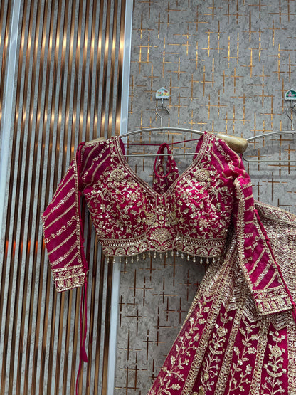 आकर्षक हॉट पिंक रेडी टू वियर क्रॉप टॉप लहंगा