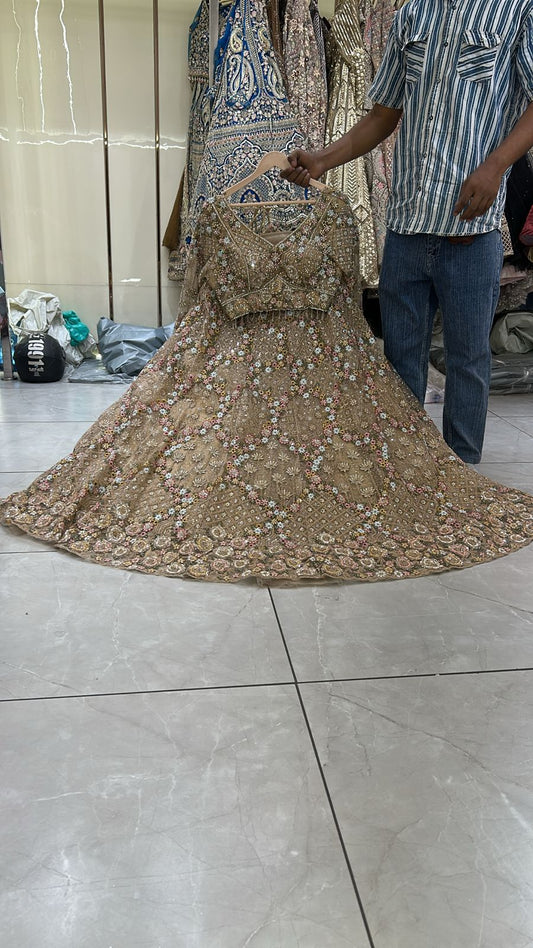 भूरा सुनहरा क्रॉप टॉप लहंगा