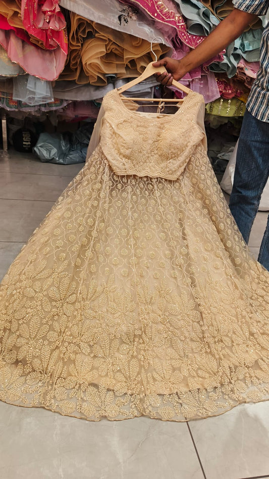 गोल्डन क्रॉप टॉप लहंगा