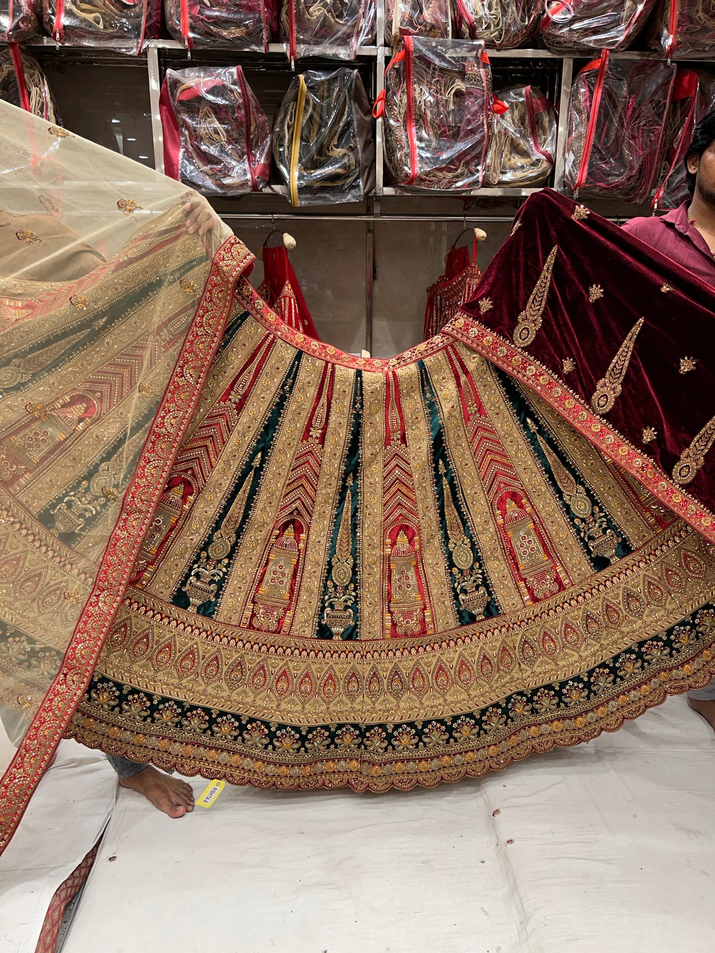 Fabulosa lehenga nupcial de duptta doble pesada