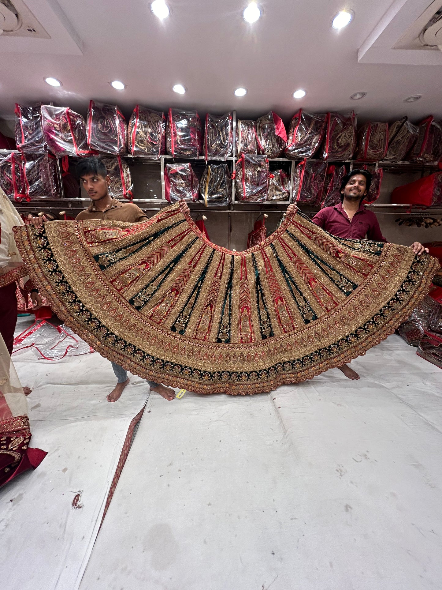 Fabulosa lehenga nupcial de duptta doble pesada