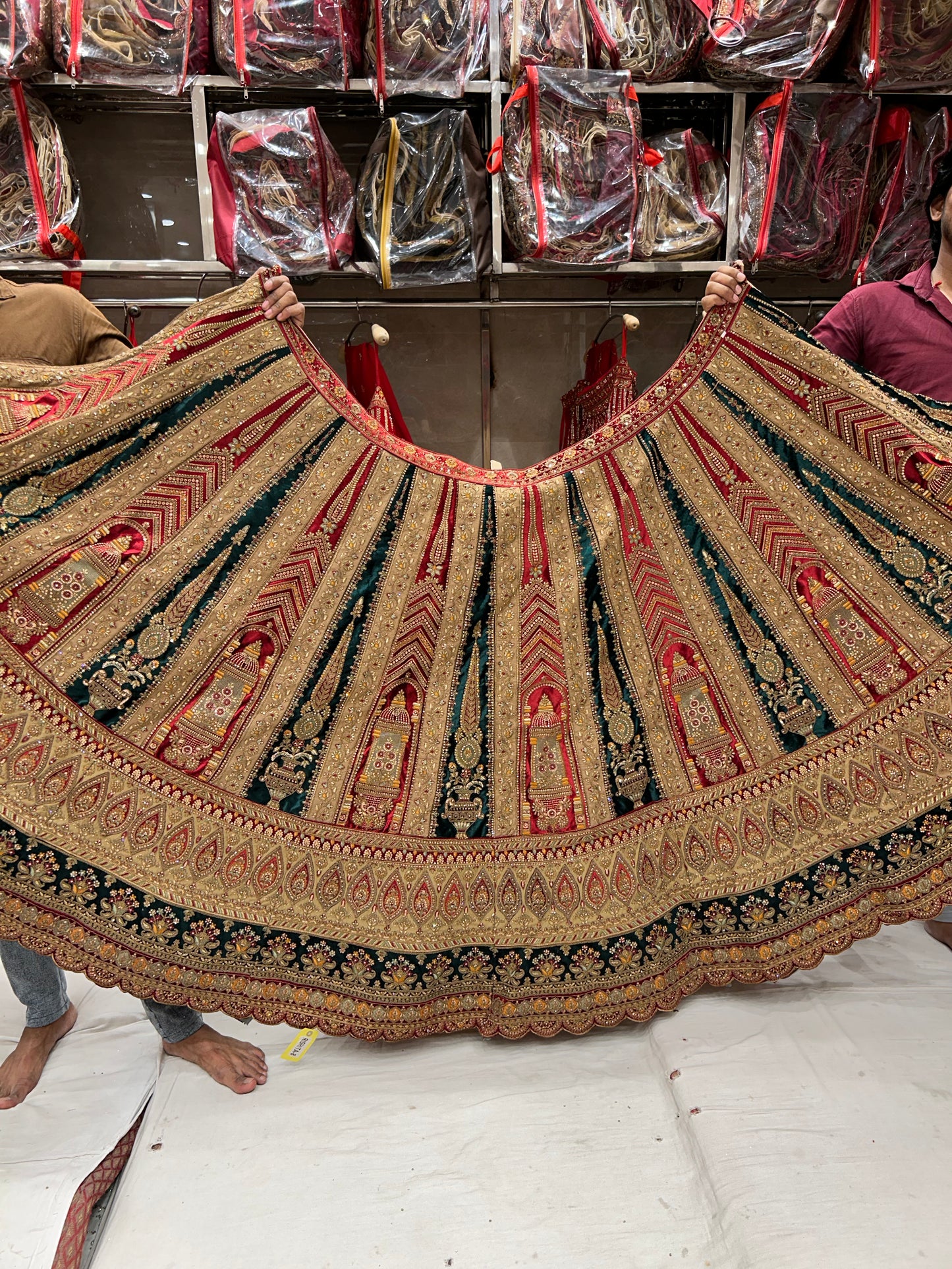 Fabulosa lehenga nupcial de duptta doble pesada