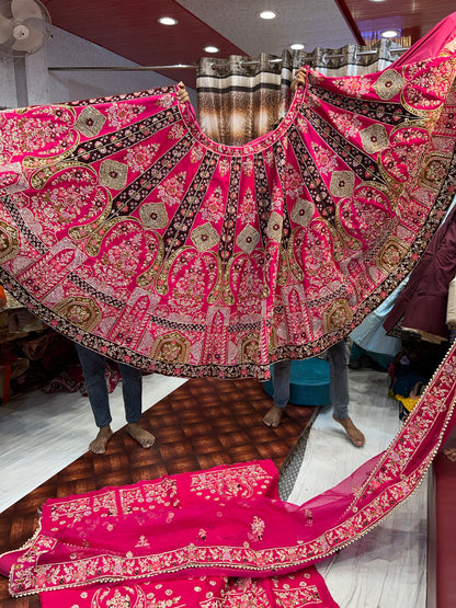 مصمم راني الوردي الأحمر ليينجا