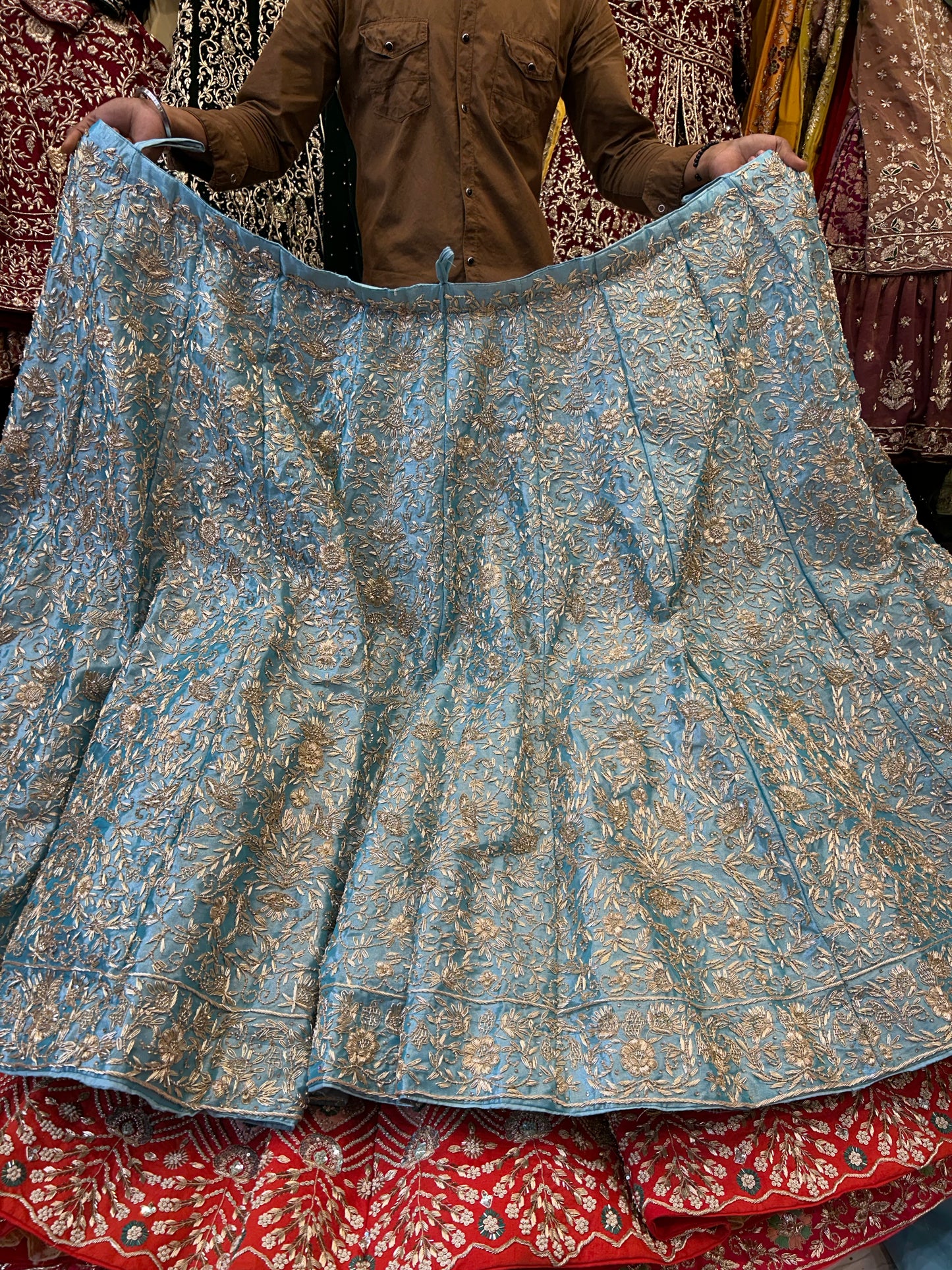 नीले रंग का डिजाइनर हस्तकला जरदोजी लहंगा