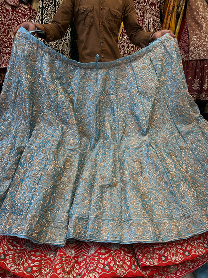 नीले रंग का डिजाइनर हस्तकला जरदोजी लहंगा