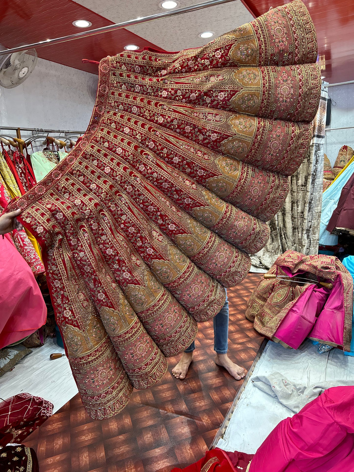 Lehenga nupcial de bola roja tremenda