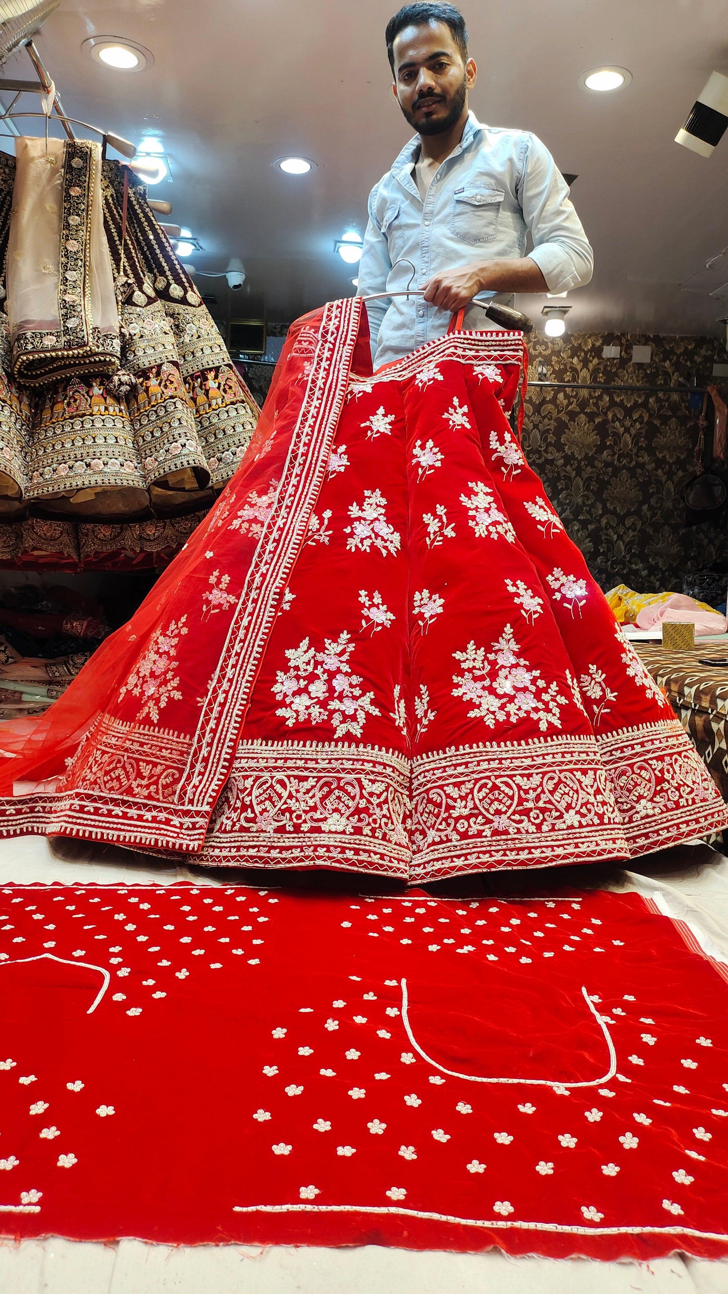 الأحمر فيلفيت الزفاف ليهينجا