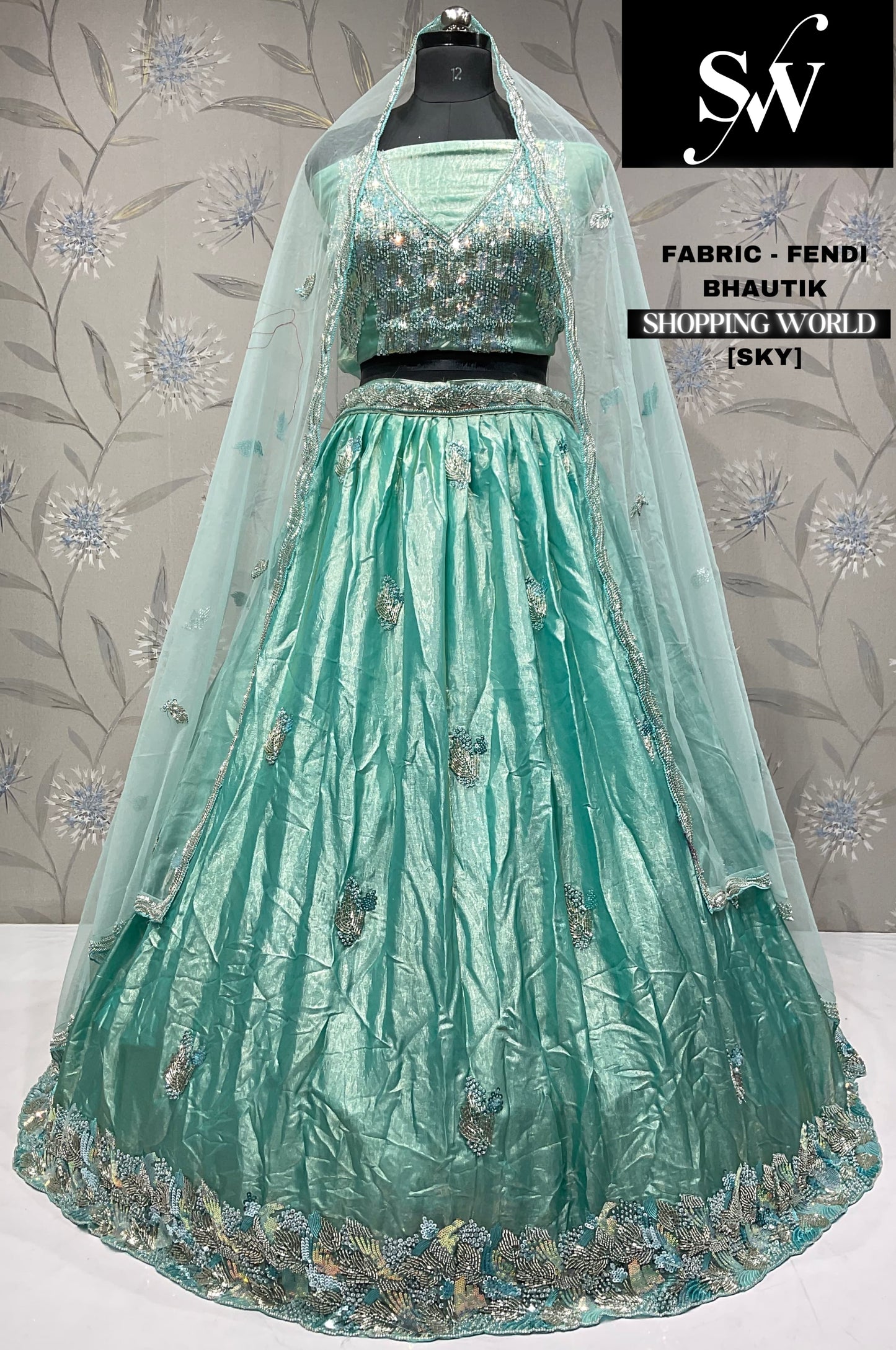 Atractiva lehenga de color azul cielo dorado