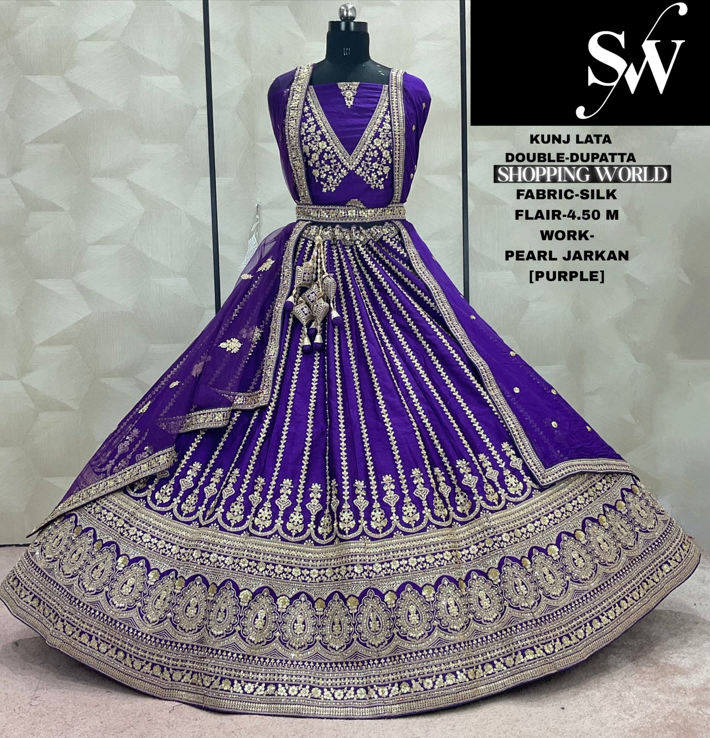 Precioso Lehenga de novia de seda Sabyasachi con doble dupatta rojo.