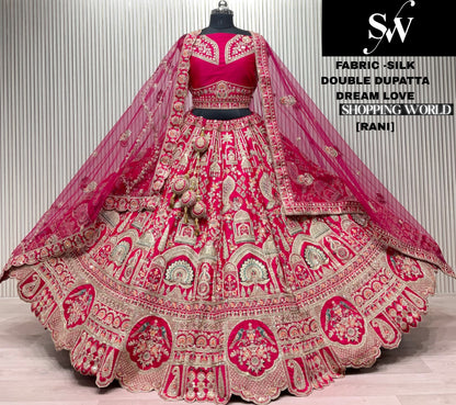 खूबसूरत व्हाइट सिल्क डबल दुपट्टा लहंगा