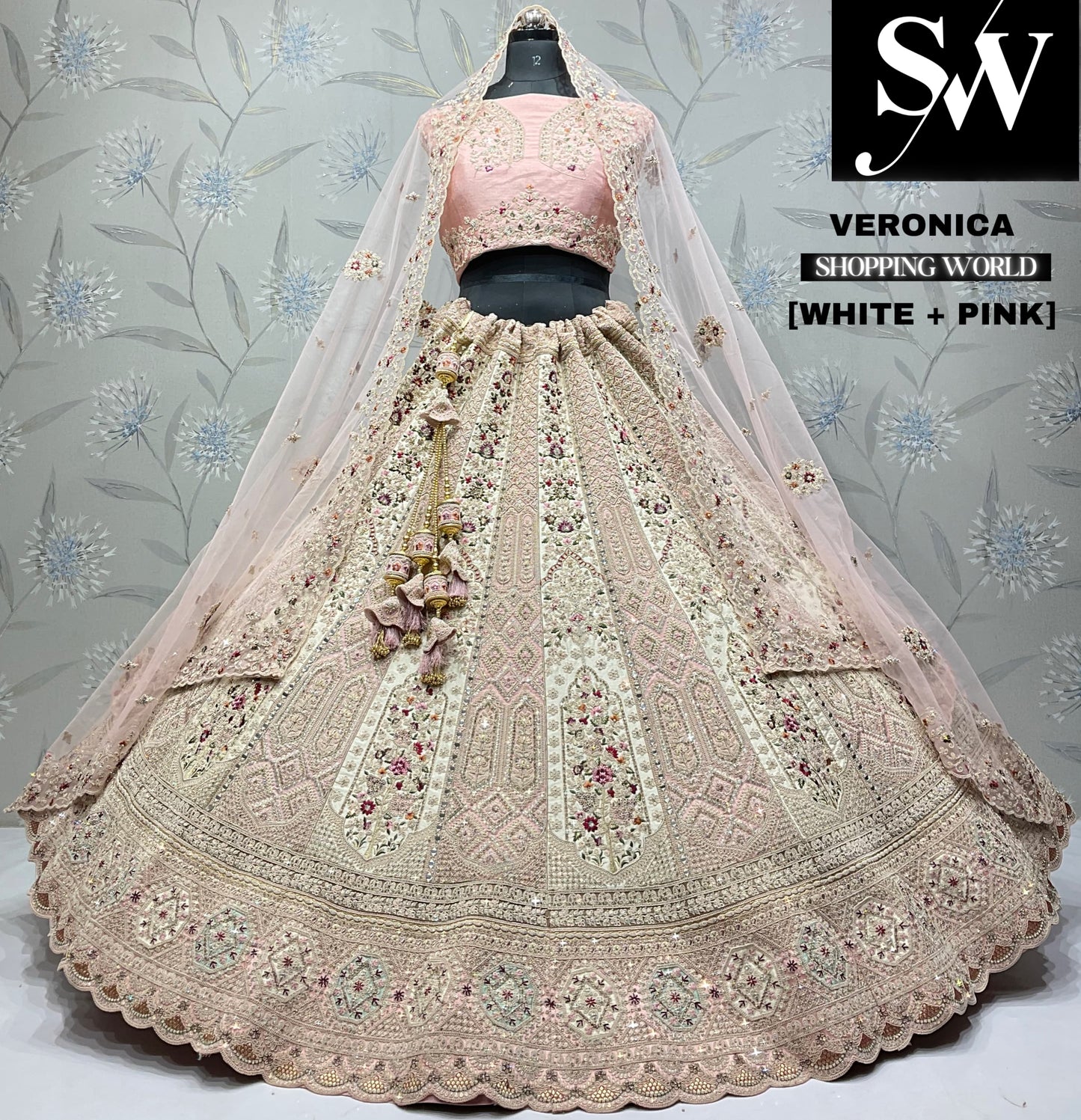 Hermosa lehenga rosa con vuelo intenso