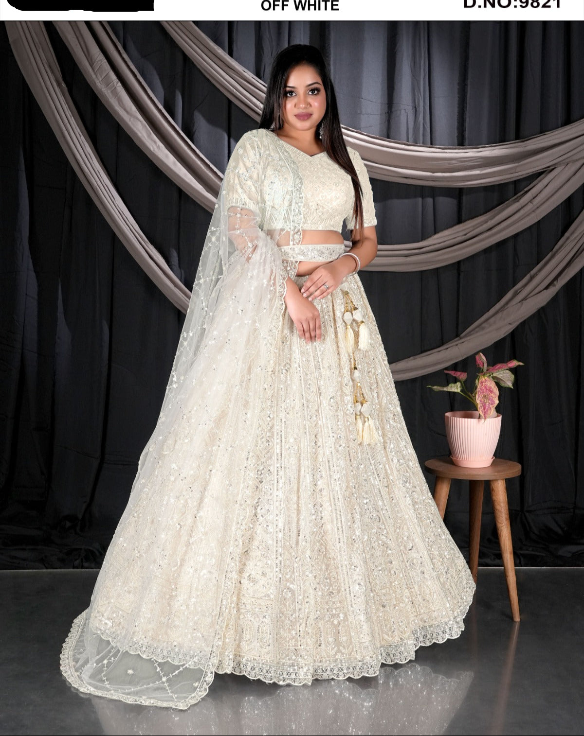 Lehenga de tela de red color blanco roto