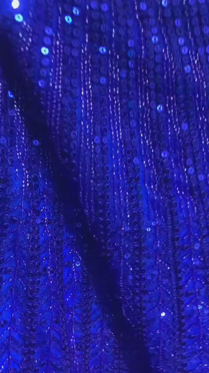 Lehenga azul monocromático con top corto, ideal para la Marina.