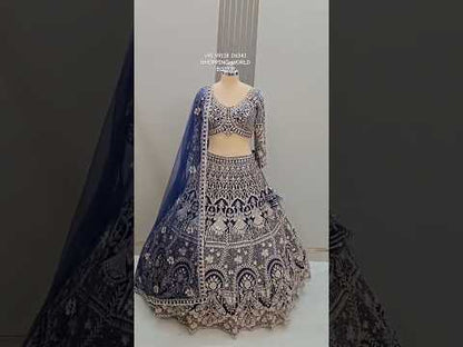 Impresionante Lehenga azul marino con top corto.