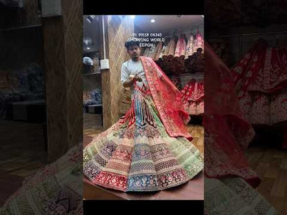 Atractiva lehenga nupcial con bola multicolor