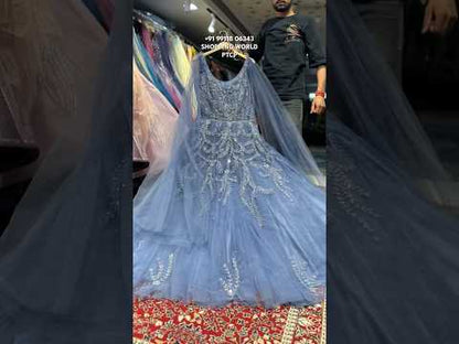 Atractivo vestido azul de Cenicienta