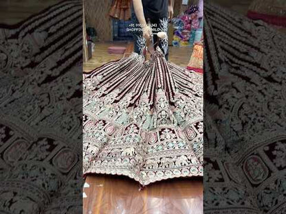 पीकॉक मैरून बॉल ब्राइडल लहंगा