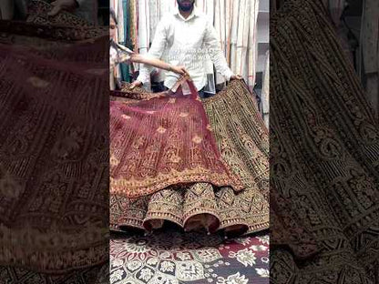 Increíble lehenga nupcial de baile granate