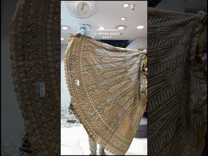 शानदार सुनहरा लहंगा