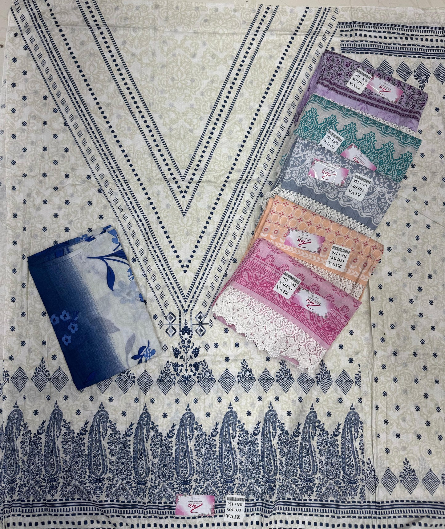 अद्भुत सफेद हल्के आड़ू रंग का बिना सिला सलवार सूट ड्रेस मटीरियल (फ्री साइज़)