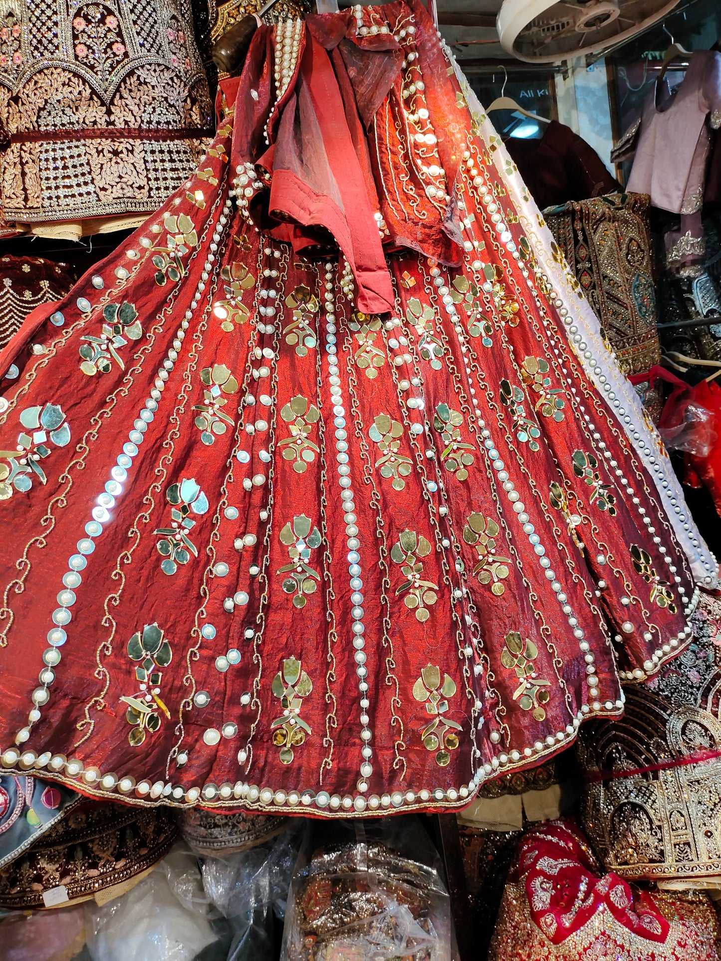 सुंदर लाल मोती अनुक्रम काम lehenga