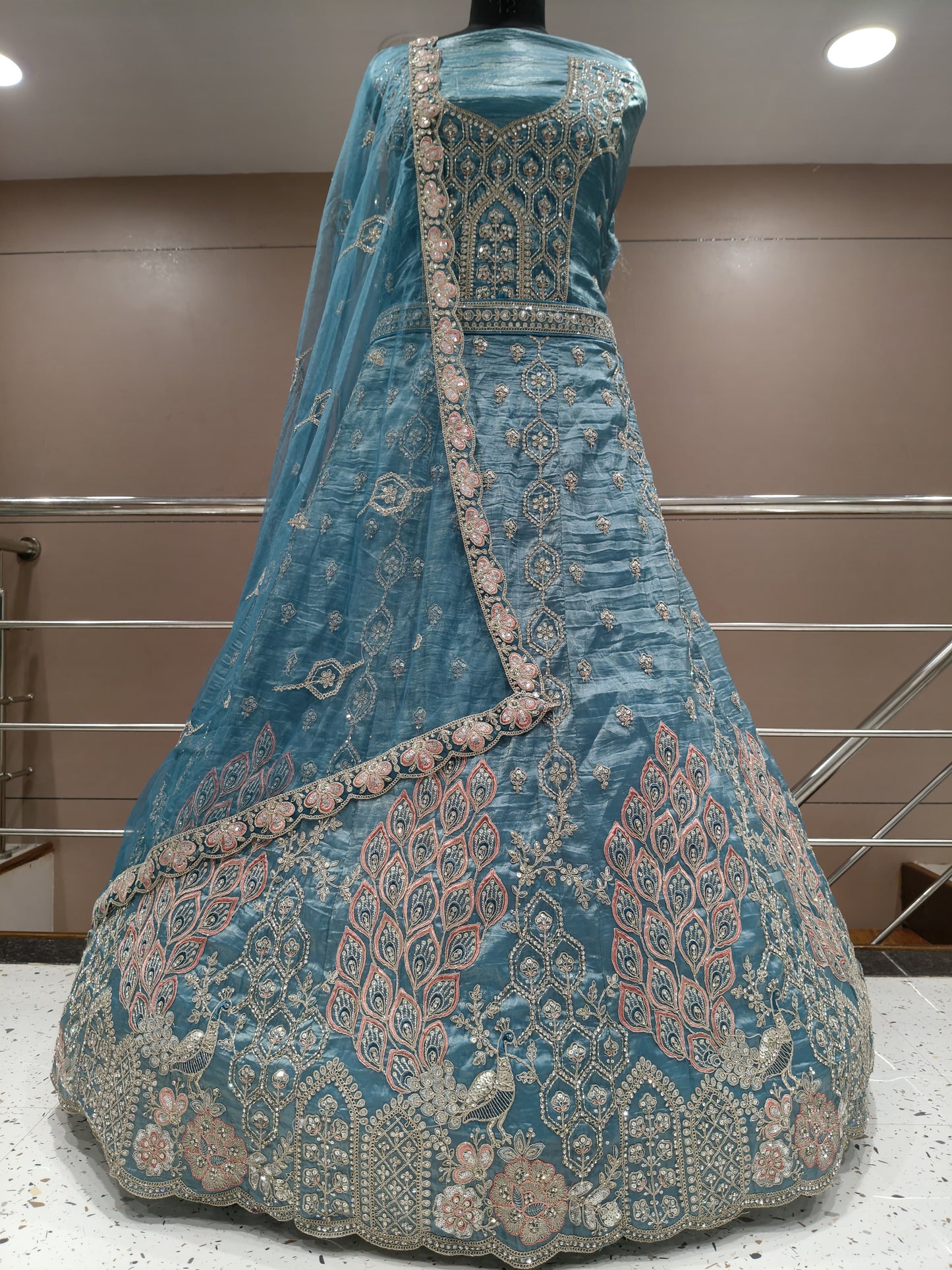 السماء الهائلة الأزرق الطاووس lehenga