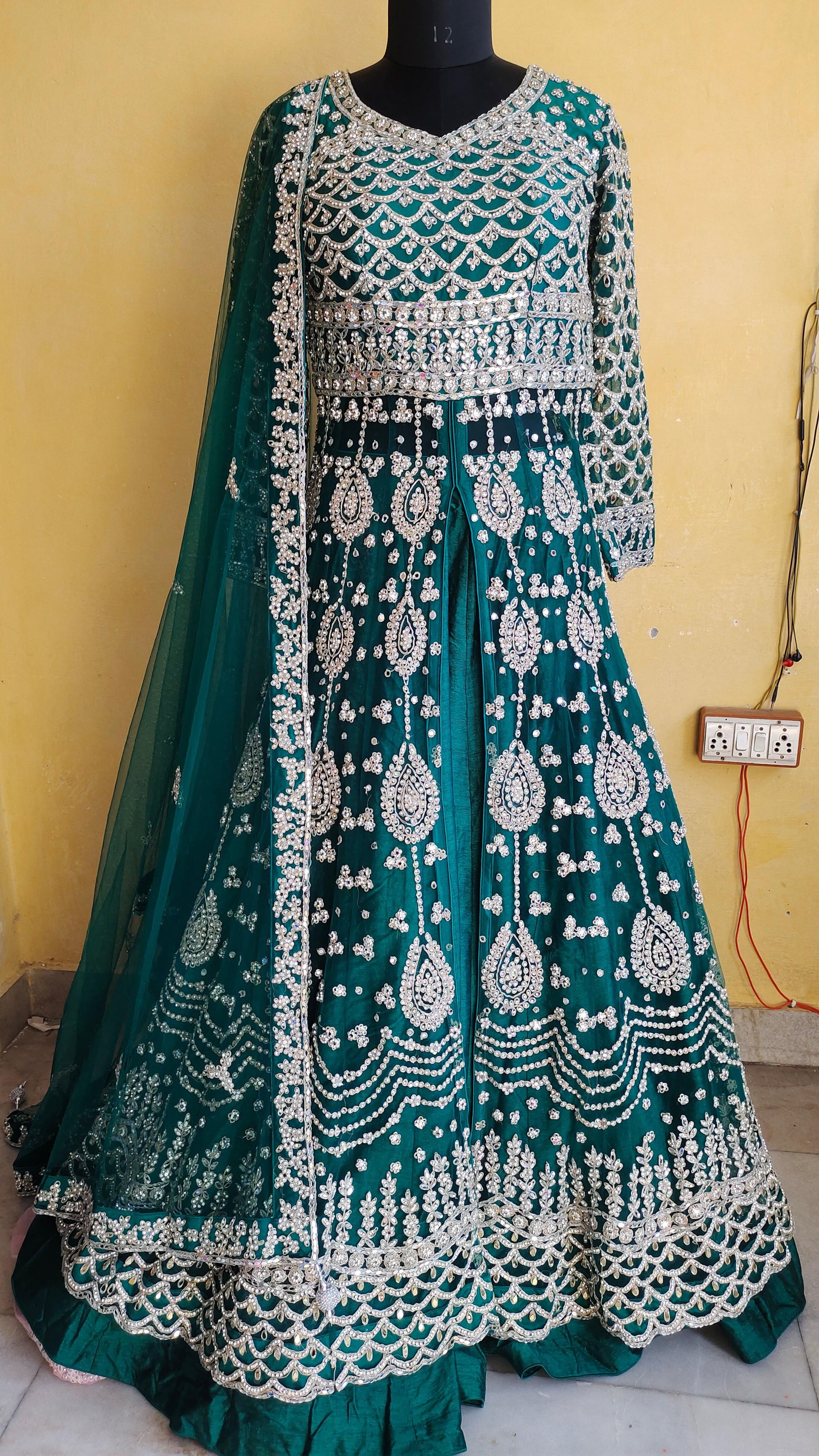 Green Peplum long Dress Farshi Gaharara Pakistani Bridal Dress Muslim Shopping World Green Peplum long Dress Farshi Gaharara Pakistani Bridal Dress Muslim Shopping World
